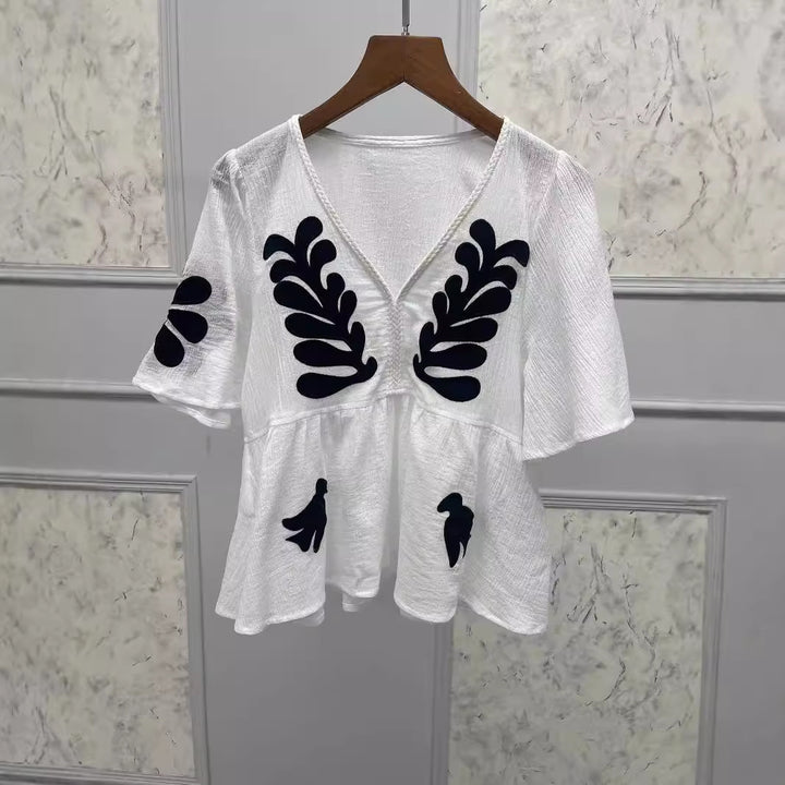 Damebluse med dekorative applikationer og afslappet snit Stilla