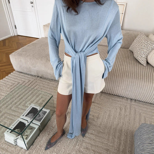 Kvinders afslappede cropped top med innovativt omslag og lange ærmer Stilla