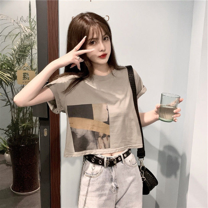 Kvinders Crop T-Shirt med Kreativ Grafisk Print Skovae