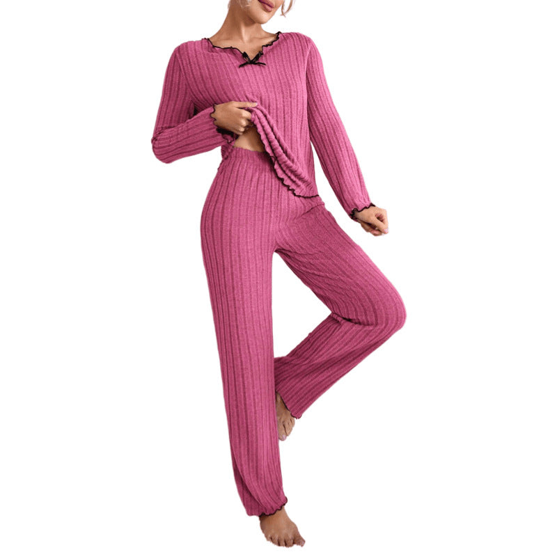 Dame hyggeligt pyjamas-sæt med forholdsmæssige ruffle-detaljer og fin struktur Stilla