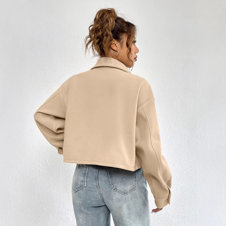 Kvindernes casual chino jakke med stilfulde knapdetaljer og praktiske lommer Stilla
