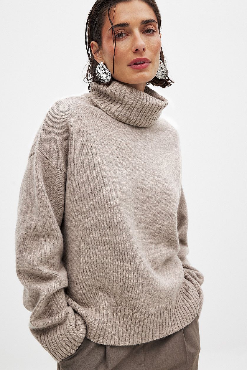 Kvindernes casual rullekrave sweater lavet af fint strikstof Stilla