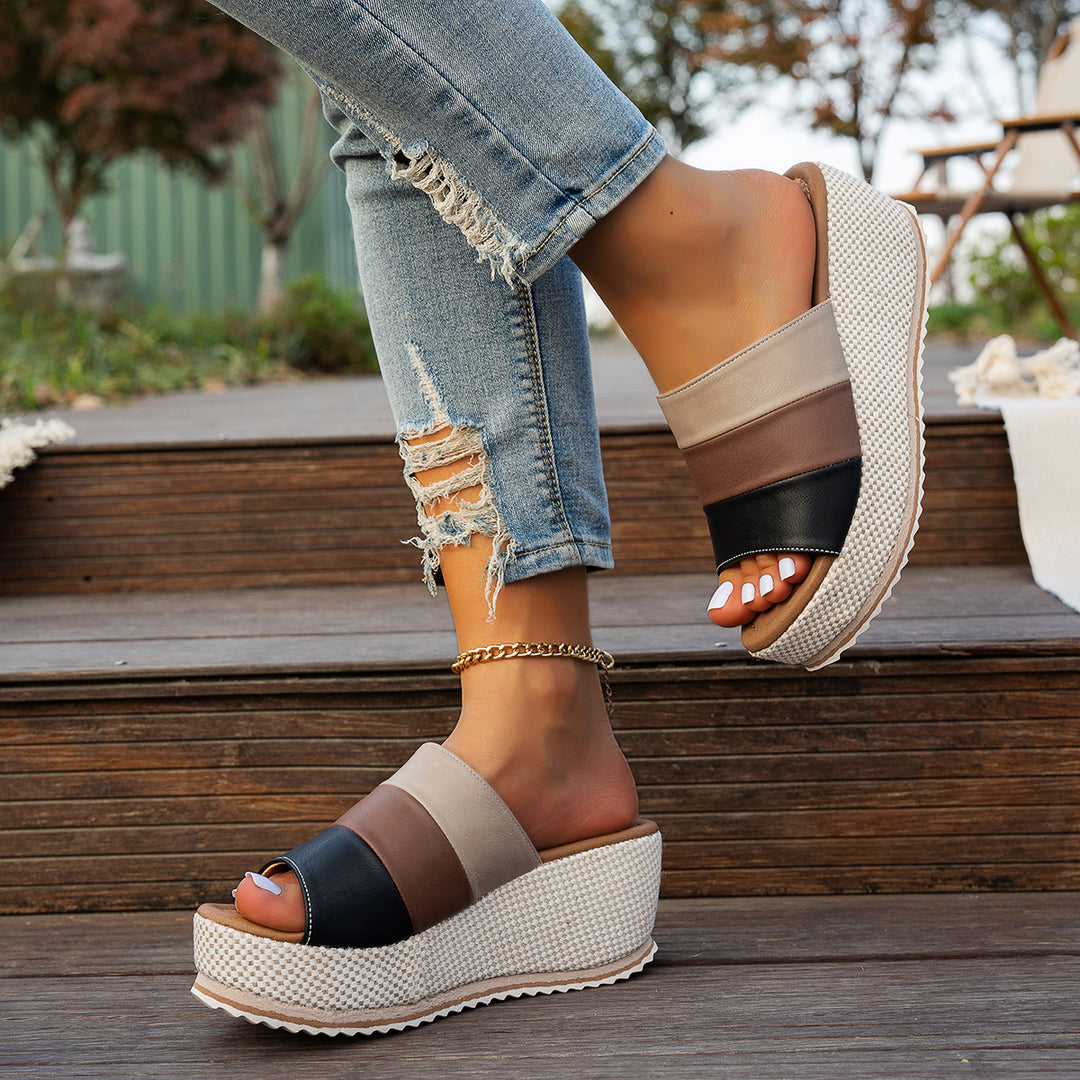 Dame nan Slip-On Plateau-Espadrille med lagdelte remme og vævet kile sål Skovae