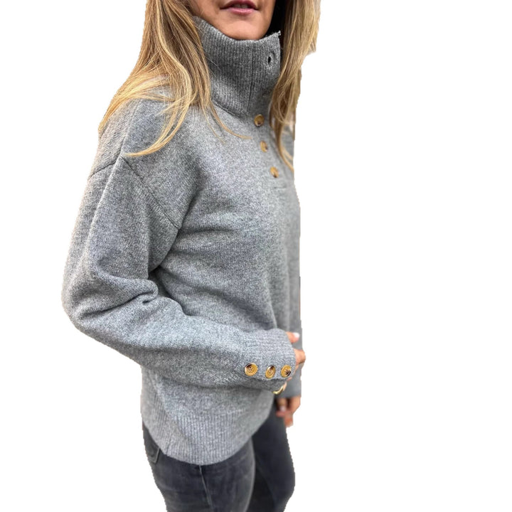 Kvinders hyggelige sweater med høj krave og dekorative knapdetaljer Stilla