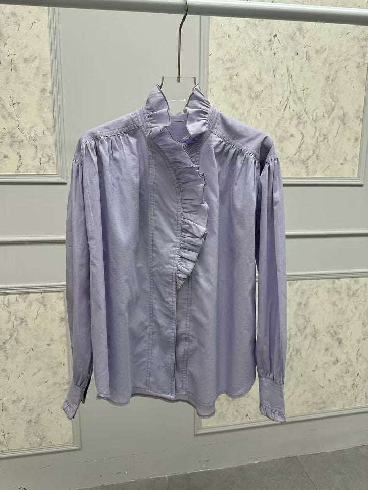 Dame Langærmet bluse med voluminøse ruffles detaljer og elegant krave Stilla