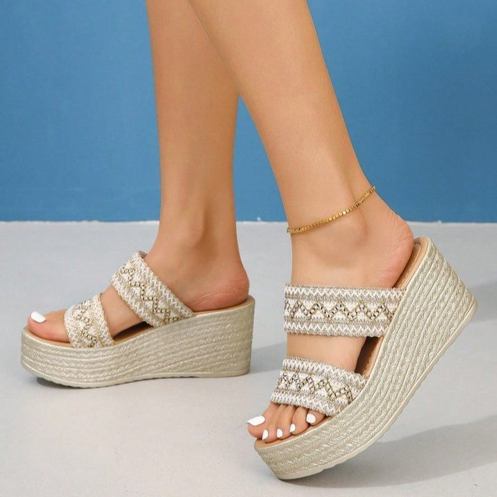 Dame Plateau-sandaler med raffineret rem-design og blødt fodseng Stilla