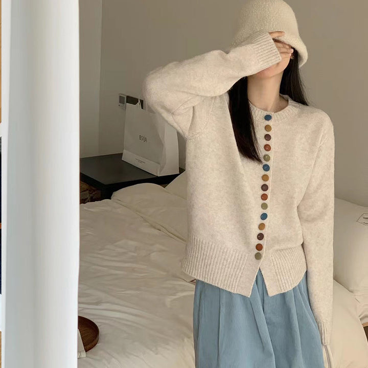 Kvinders cardigan med farverige knapdetaljer og blødt filtmateriale Stilla