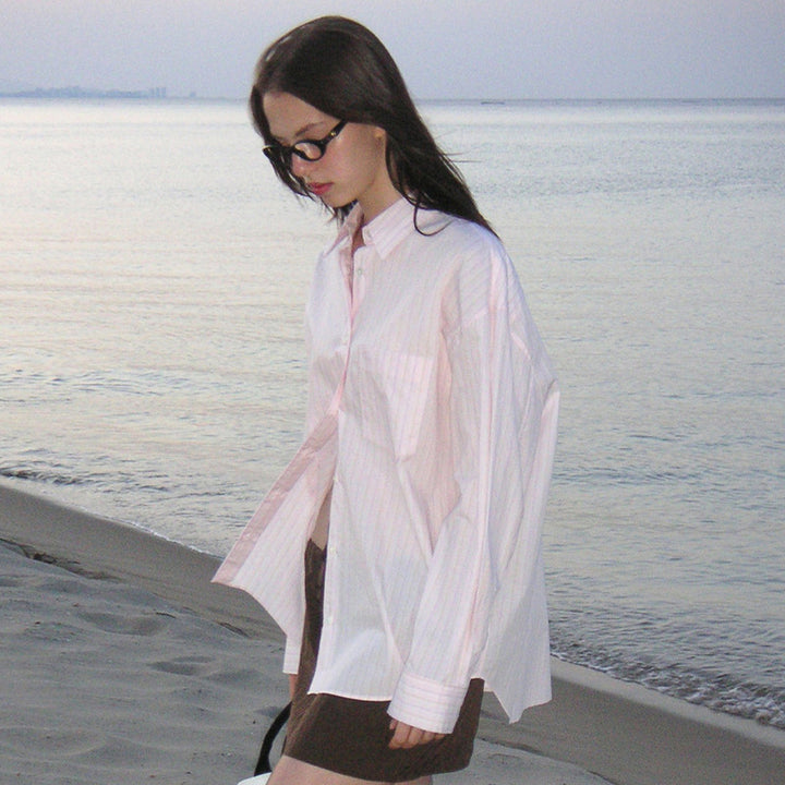 Dame oversized skjorte med fine striber og afslappet snit Stilla