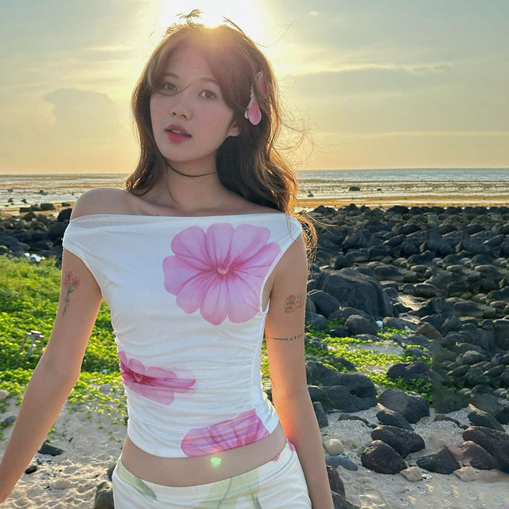 Dame Off-Shoulder Top med blomsterprint og figursyet snit Stilla