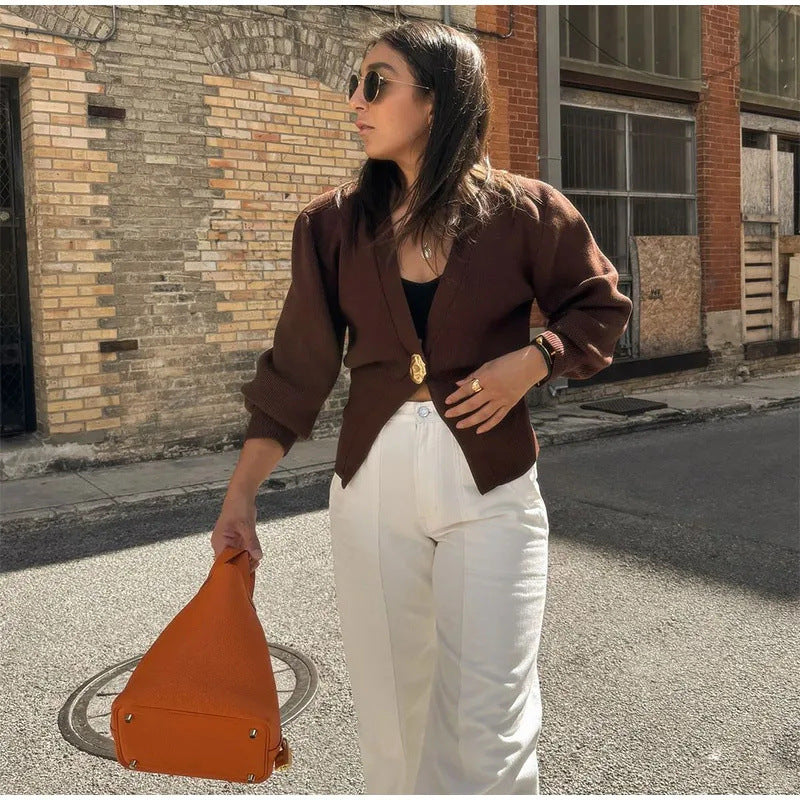 Dame elegant strikcardigan med asymmetrisk snit og dekorativ knap Stilla