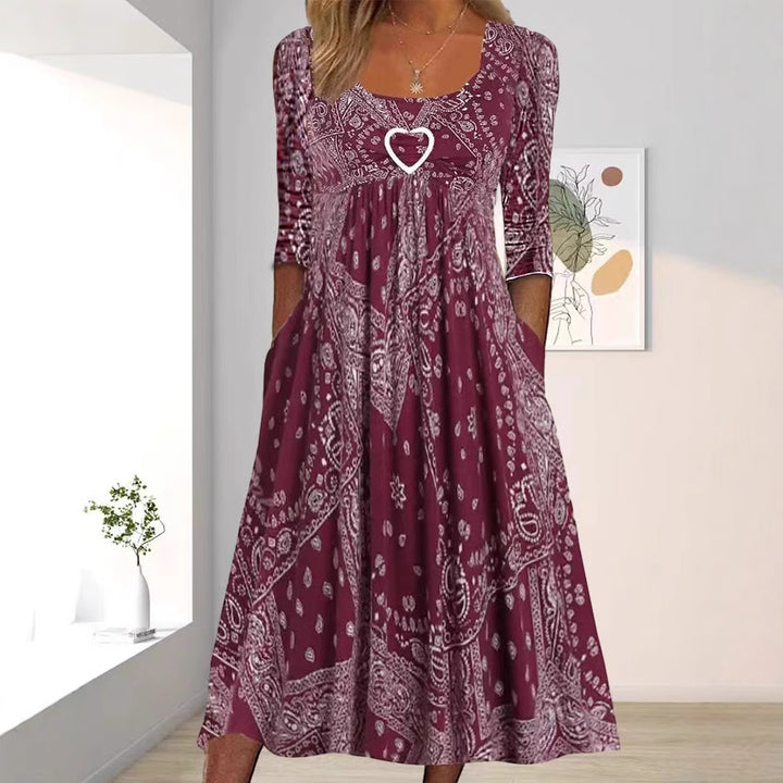 Dame nan Maxikjole med Paisley-Bandana-mønster, Empire-syning, draperet under brystområde og stiklommer Skovae