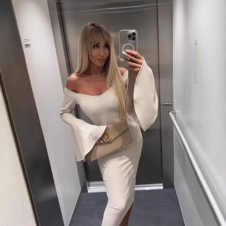 Dame Off-Shoulder Kjole med elegante klokkeærmer og tætsiddende snit Stilla
