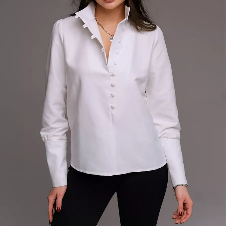 Damebluse med høj ståkrave og elegante pufærmer Stilla