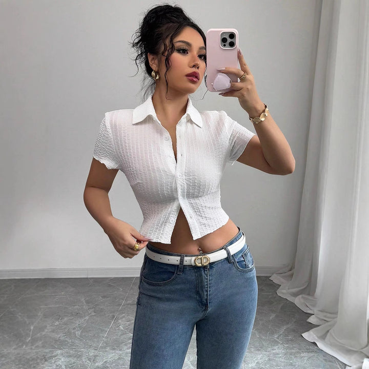 Dame nan taillet bauchfri kort blouse med crepe struktur skjortekrave og knapliste Skovae