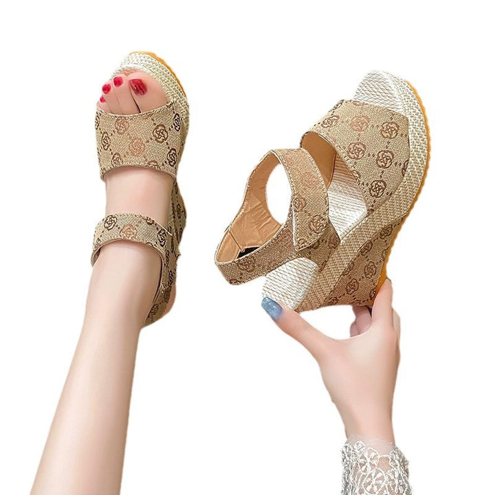 Dame nan monogram-woven kile sandaletter med platå og justerbar hælrem Skovae