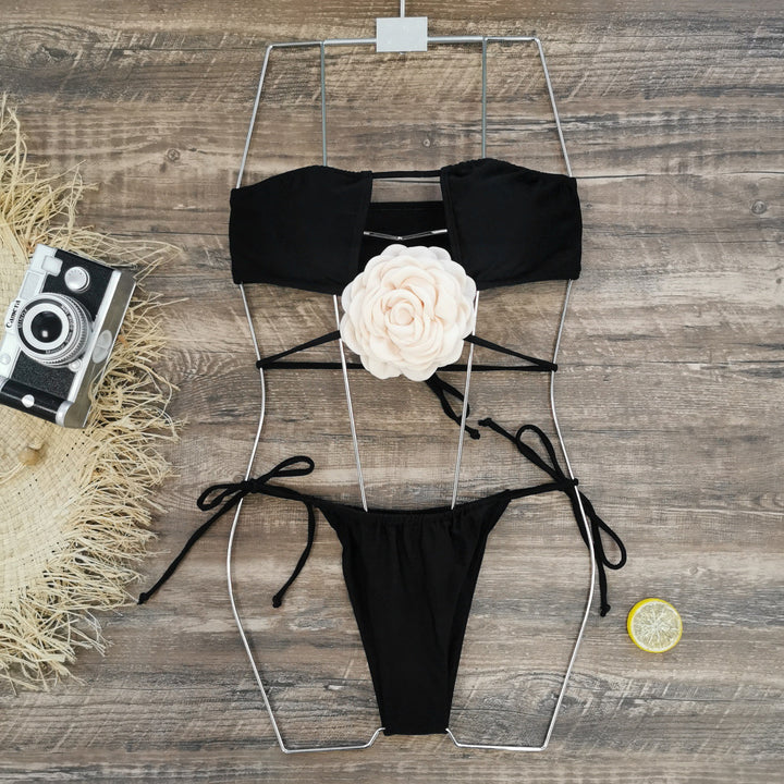Dame bikini-sæt med blomsteroberdel og spændende snøre detaljer Stilla