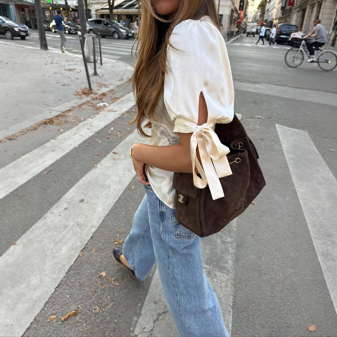 Dame satinbluse med spidsdetaljer Skovae