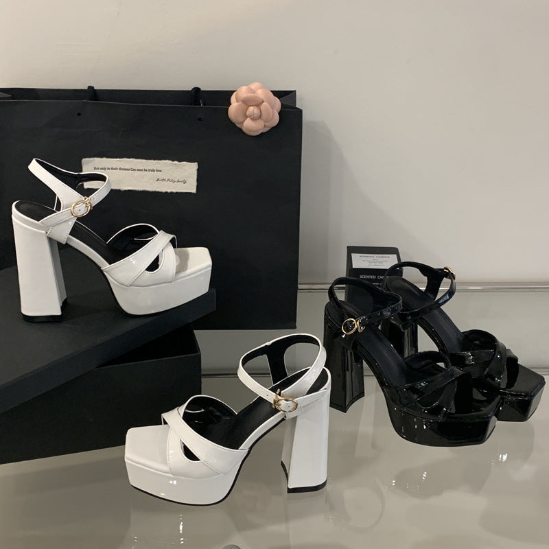 Dame Plateau-sandaler med elegant spænde dekoration og enestående blokhæle Stilla
