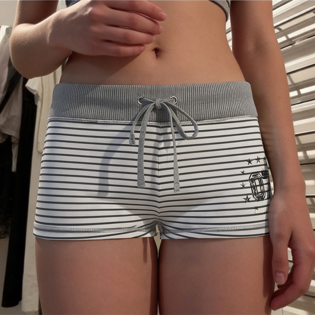 Dame fritidsshorts med raffineret stribemønster og elastisk talje Skovae