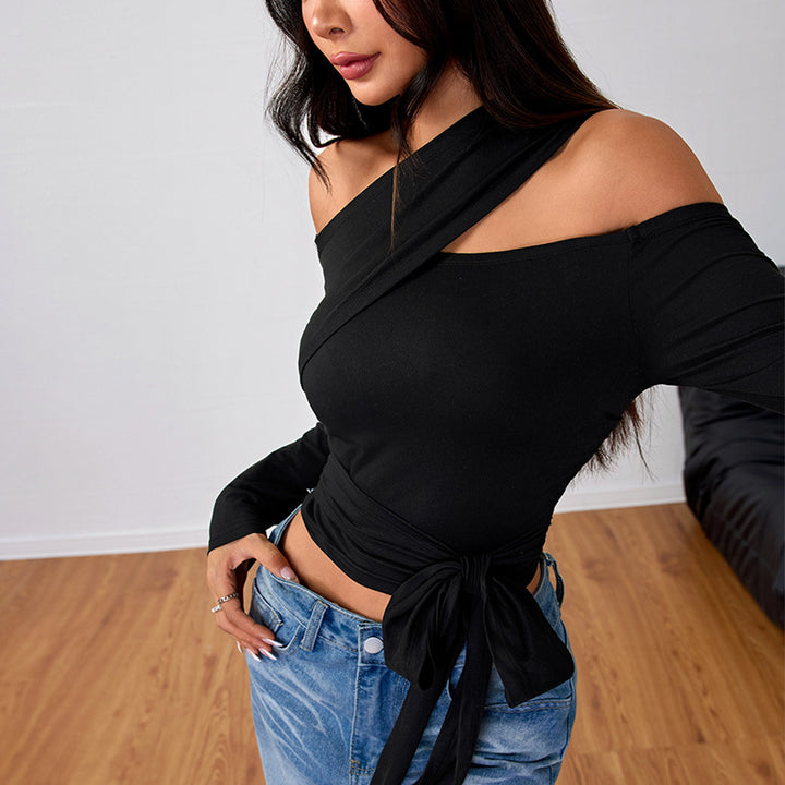 Kvindernes asymmetriske wrap top med stilfuldt halter design og elegant samling Stilla