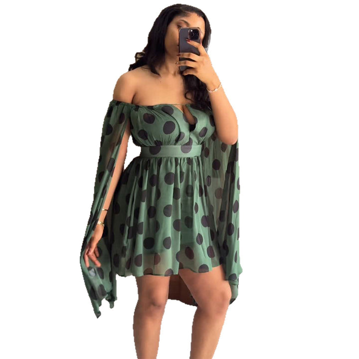 Dame mini kjole med spændende off-shoulder design og bredskårne ærmer Skovae