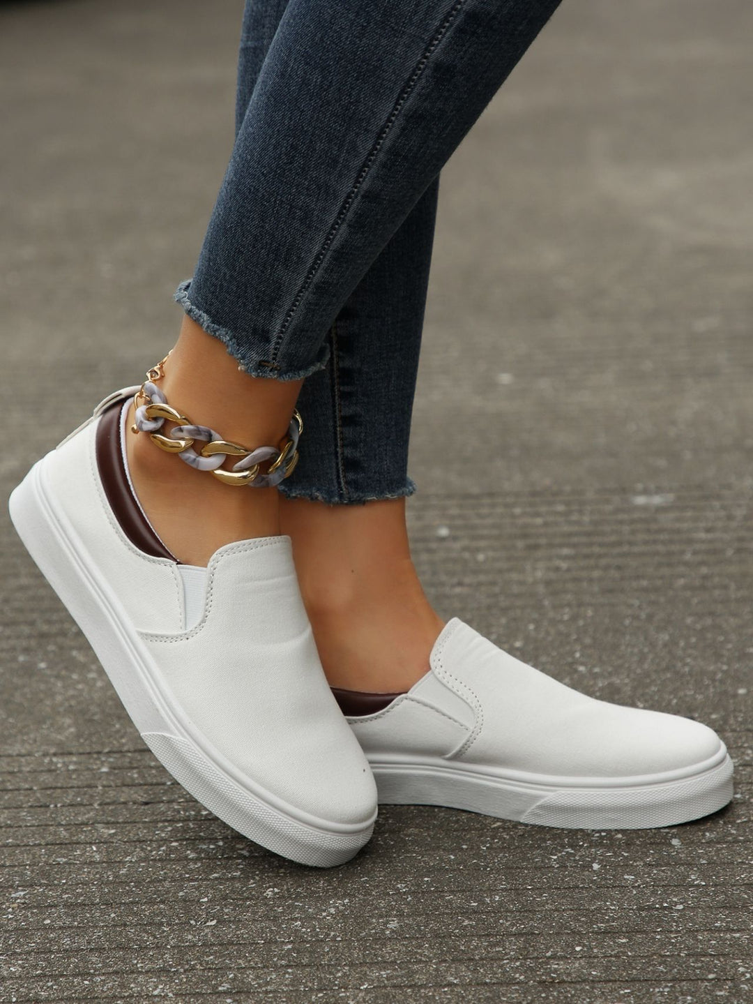 Dame Slip-On Sneakers lavet af højkvalitets overmateriale med elastiske indsatser Stilla