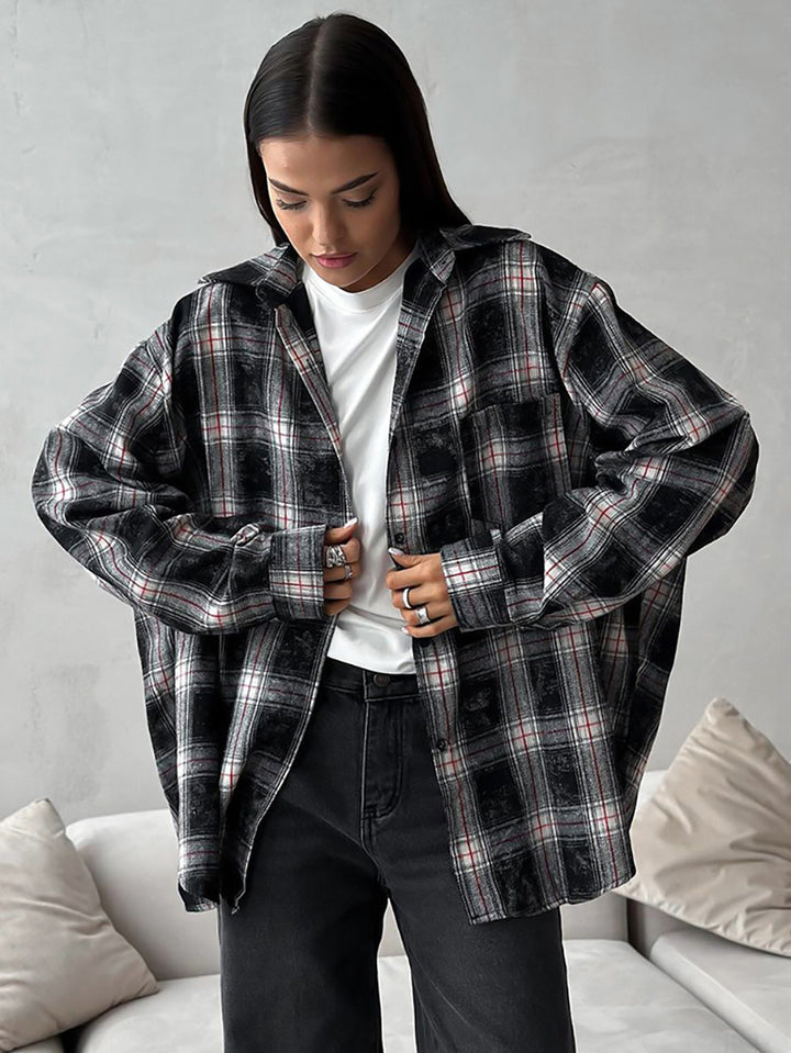 Dame Oversized Karo skjorte i afslappet snit med praktiske knapdetaljer Stilla