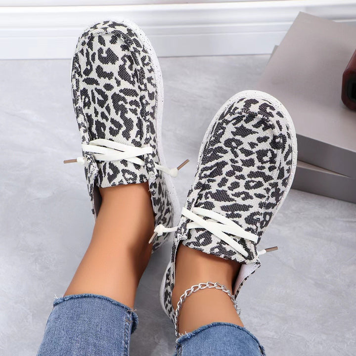 Dame sneakers i trendy leopardmønster med fleksibel sål og åndbar overmaterialedesign Stilla
