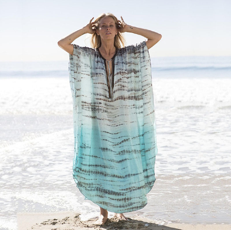Dame luftig Strandkaftan med elegant bølgemønster og sidelukning Stilla