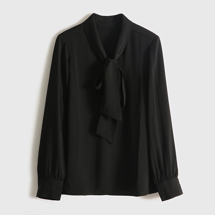 Damebluse med sløjfe krave og elegant snit Stilla
