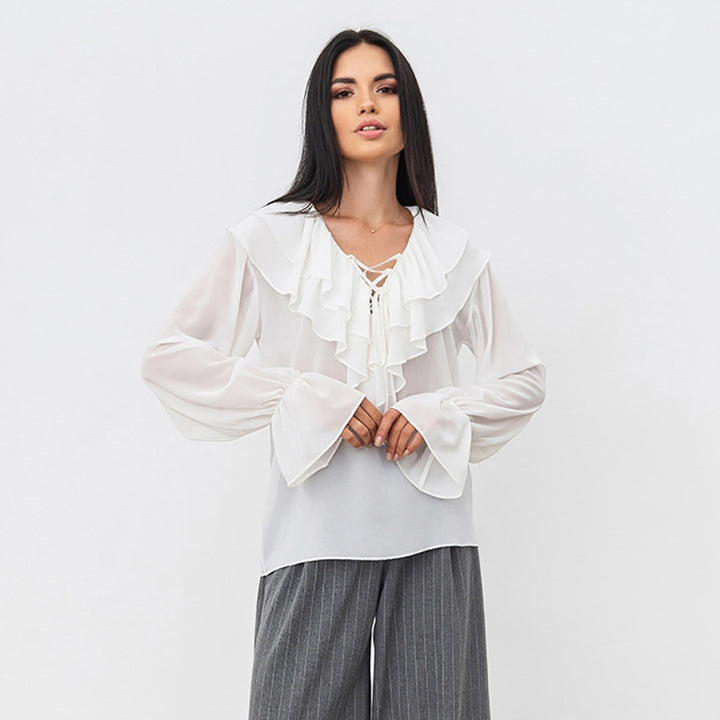Damebluse med volantdesign og glitrende ærmer Stilla