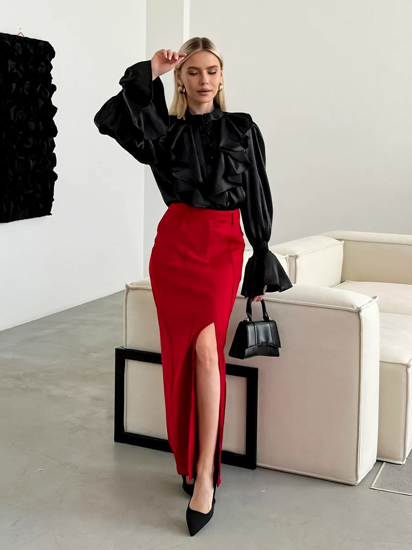 Damebluse med flæsedetaljer og elegant satinlook Stilla