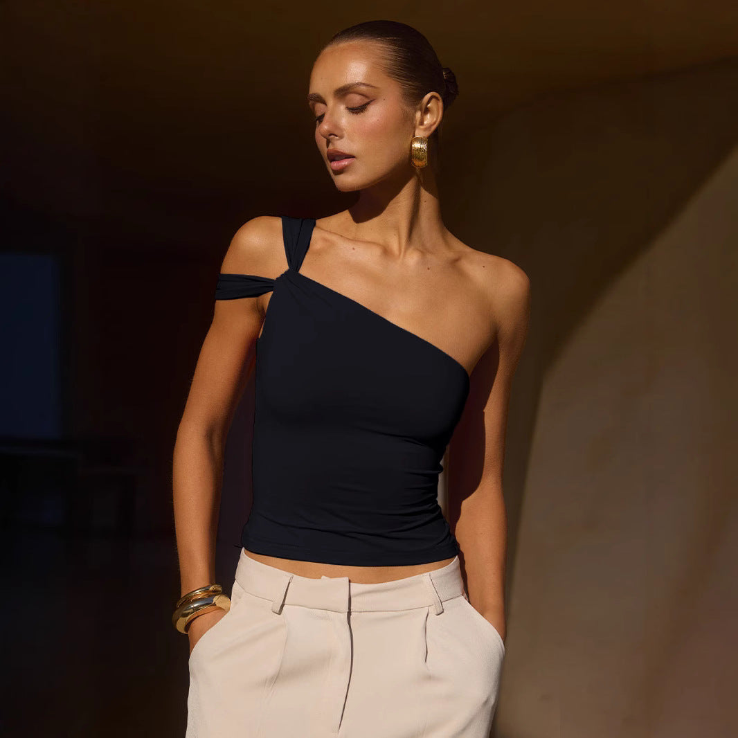 Dame top med asymmetrisk stropdesign og figurspilende pasform Stilla
