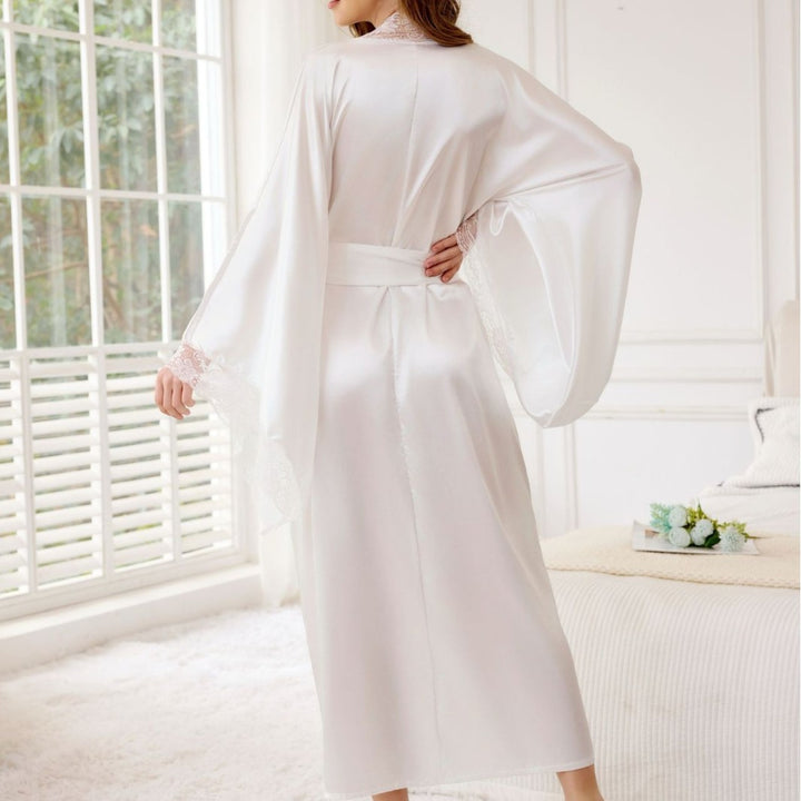 Dame luksus satin-kimono med elegante spidsgodsdetailler Stilla