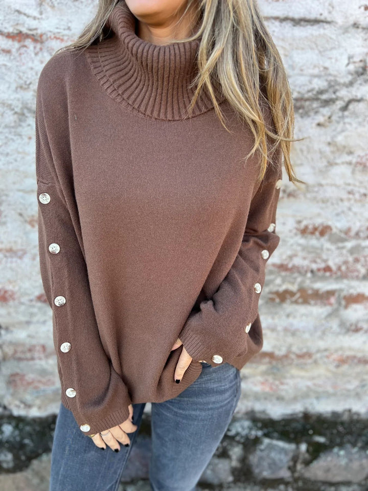 Kvinders sweater med høj hals og dekorative knapdetaljer Stilla