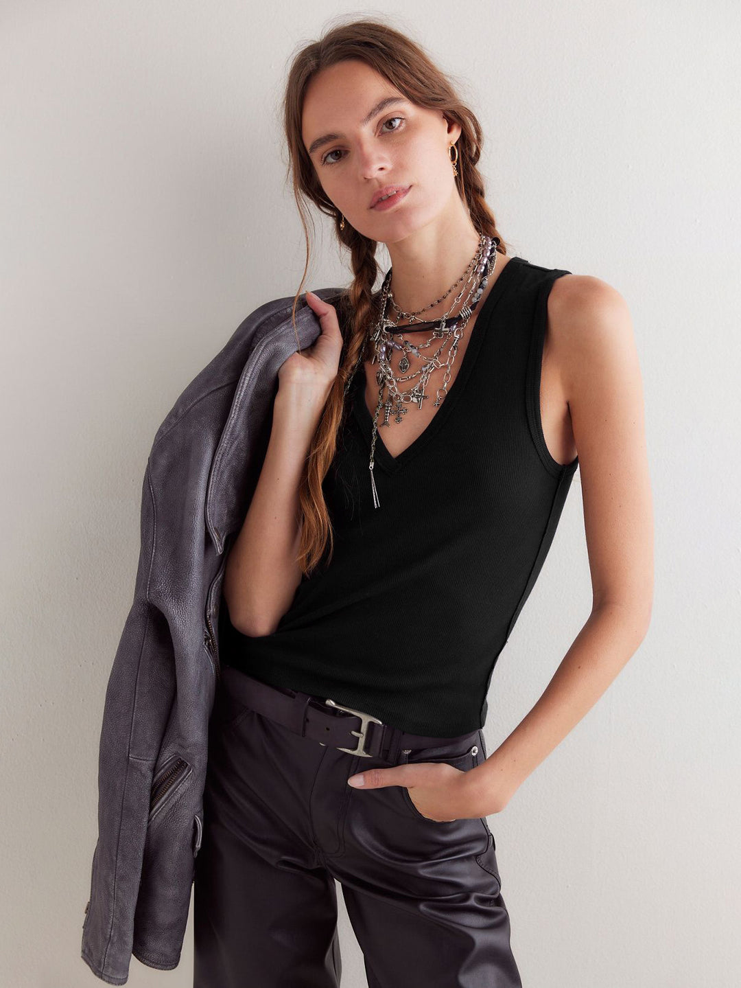 Dame V-hals tanktop med fin ribstruktur Stilla