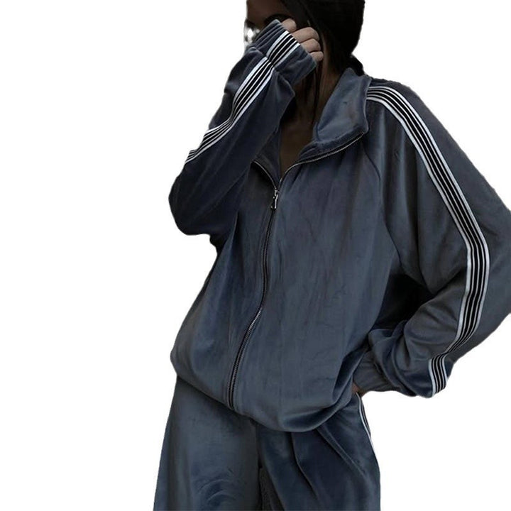 Kvindernes sporty fleece loungewear sæt med praktiske lommer og høj krave Skovae