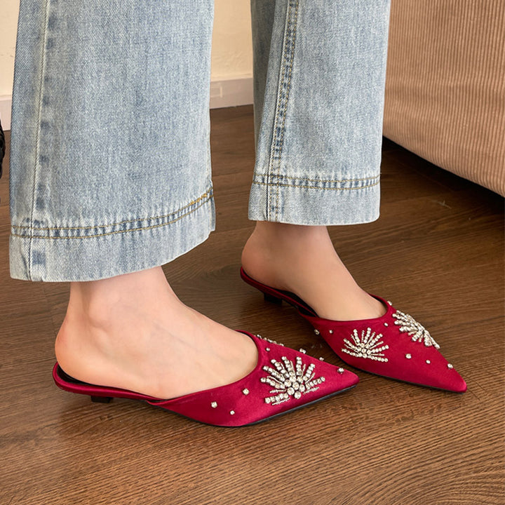 Dame Mules med funklende strass dekorationer og elegant spids design Stilla
