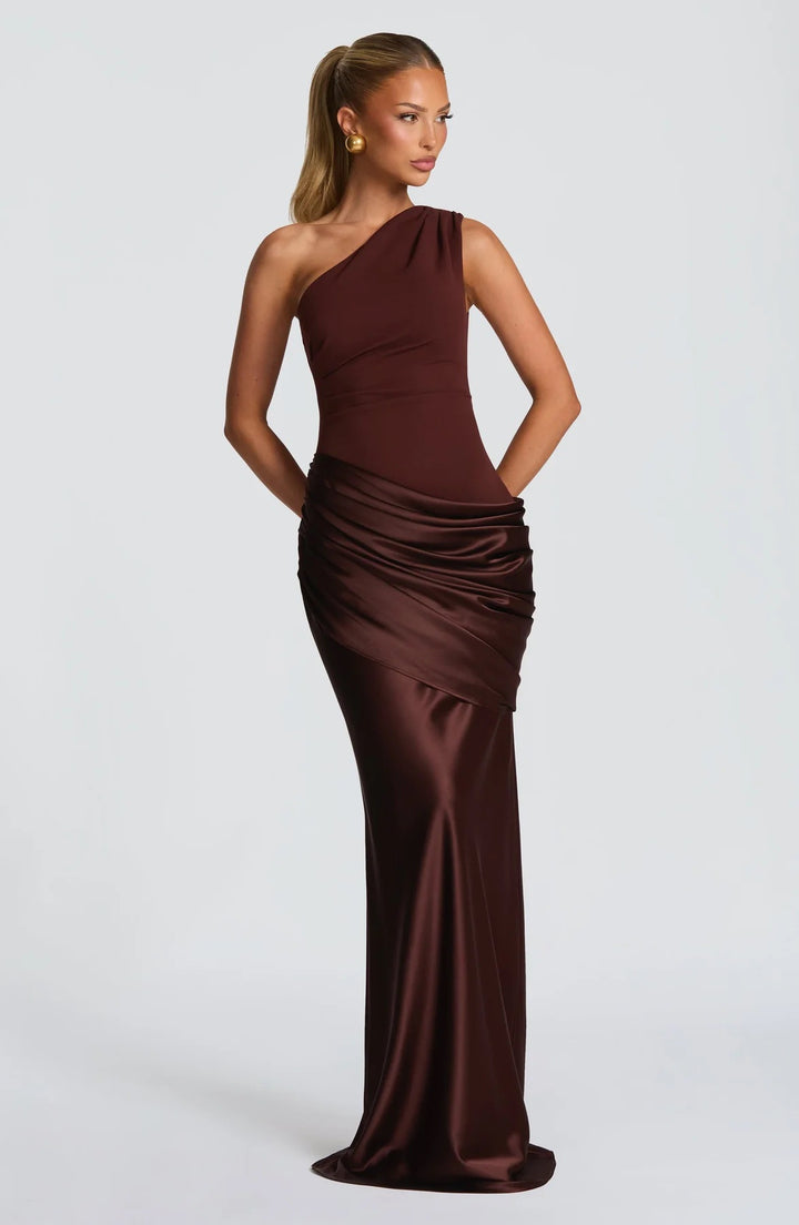 Dame elegant asymmetrisk satin aftenkjole med drapering design Skovae