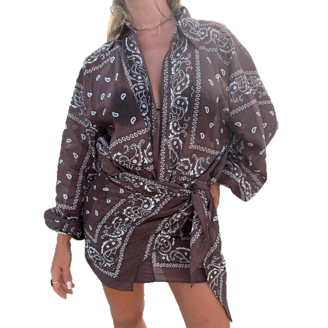 Kvindernes kimonojakke med elegant bandana-look og justerbart design