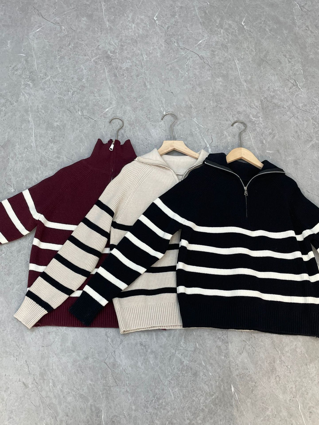 Dame mode sweatshirt med en solid lynlås og stribet mønster Stilla