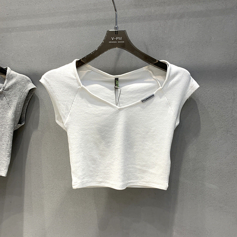 Femme Ripp Crop Top med overdimensioneret V-udskæring Stilla