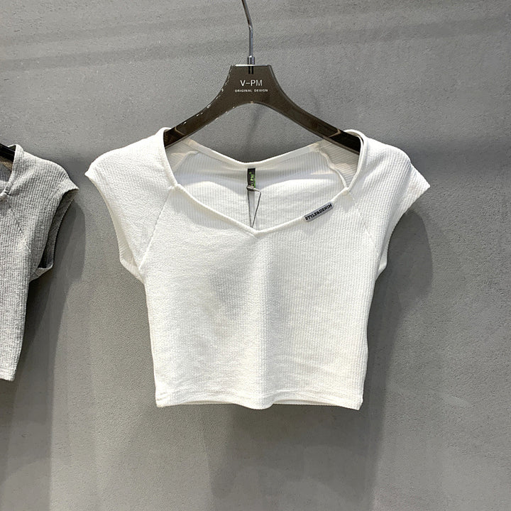 Femme Ripp Crop Top med overdimensioneret V-udskæring Stilla