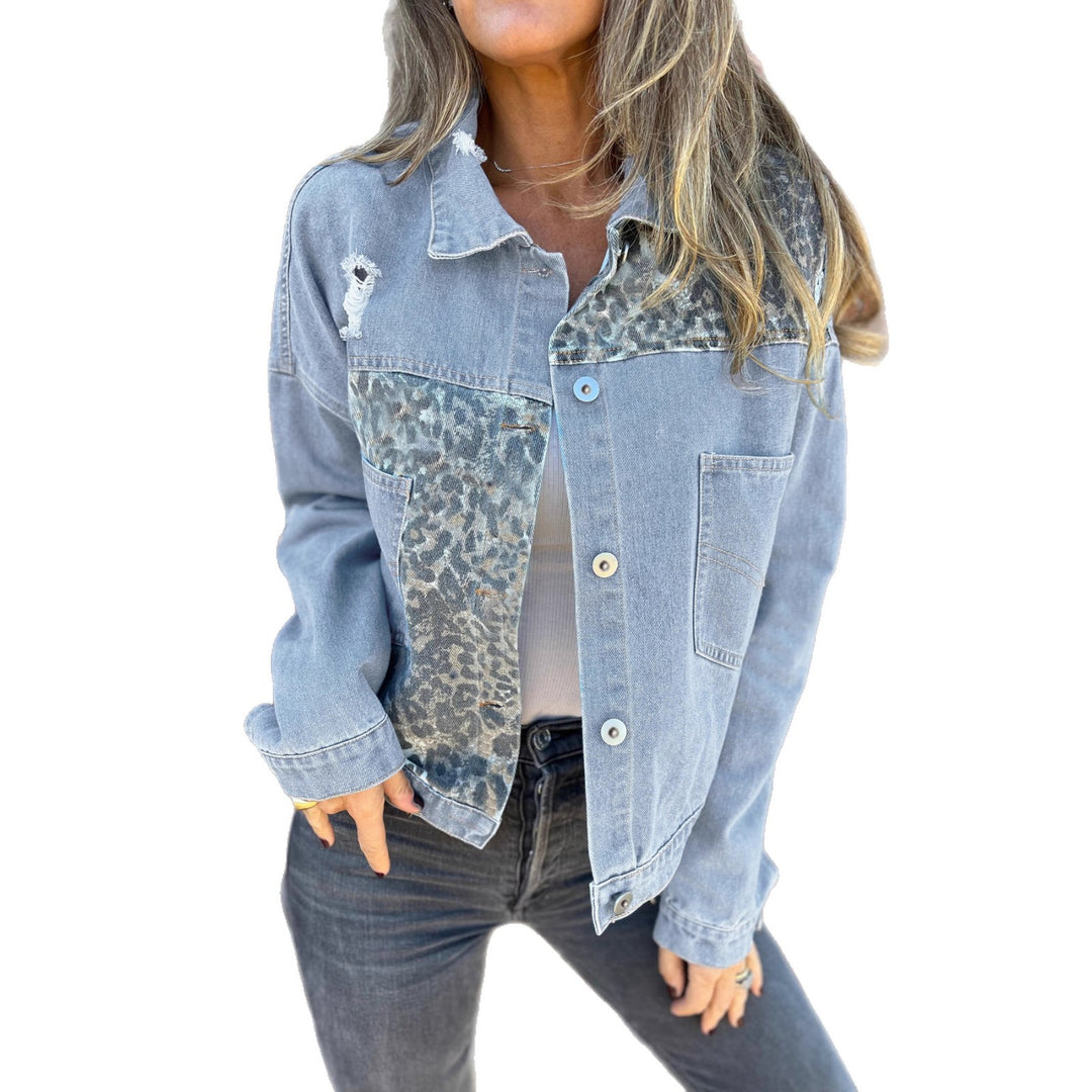 Kvinders trendy denimjakke med dyreprint og slidte design Stilla