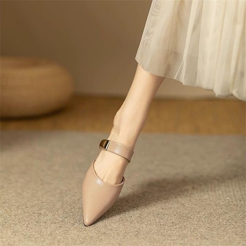 Dame Slingback-pumps med elegant blokhæl og moderne spænde-detajle Stilla
