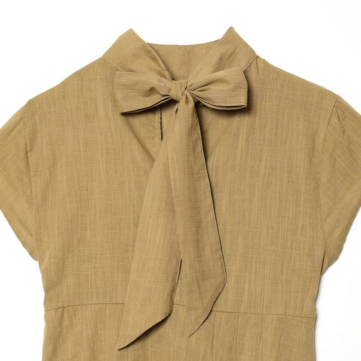 Dame bluse shirt med elegant stående krave og plisserede detaljer Skovae