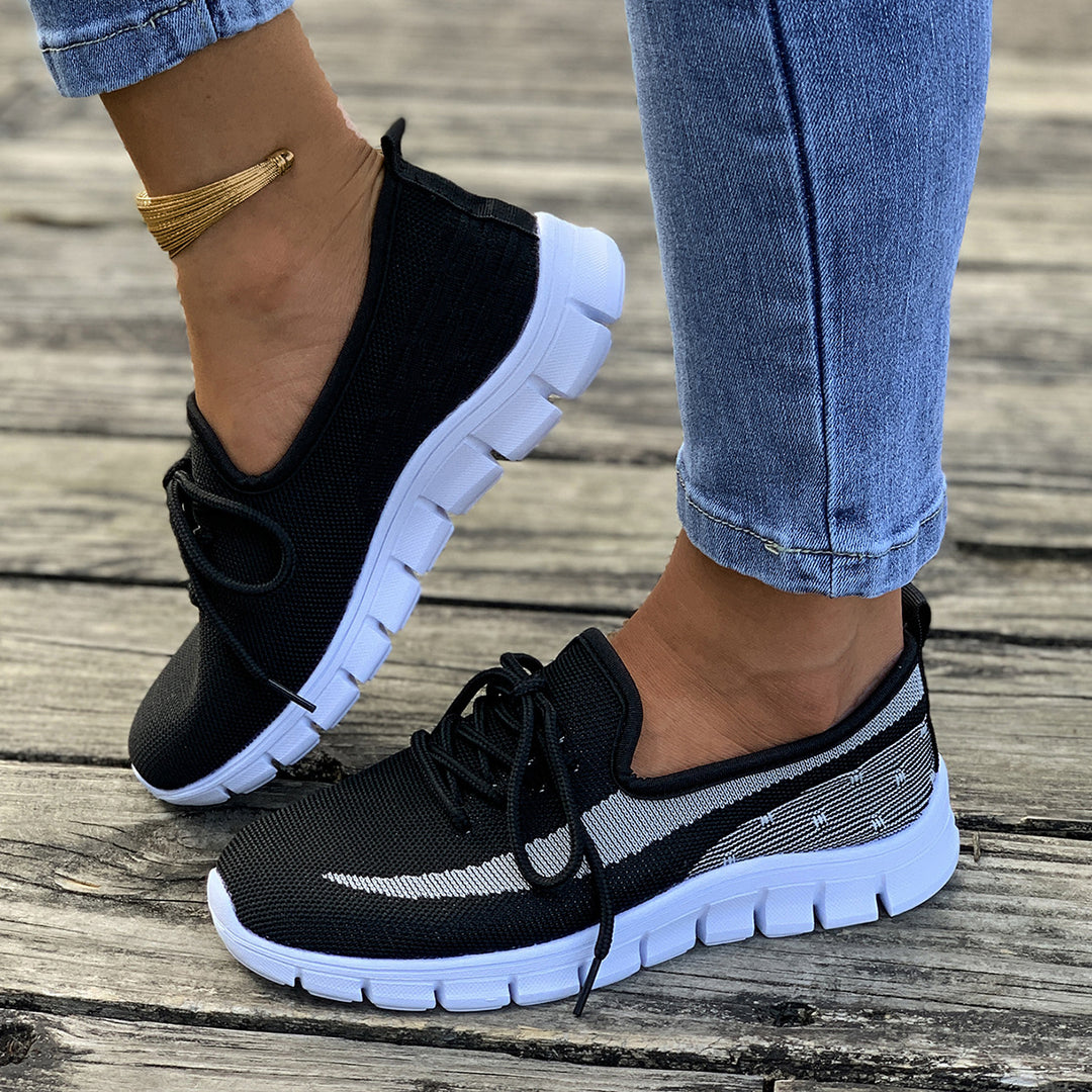 Dame lette og åndbare sneakers med trendy snørebånd Stilla