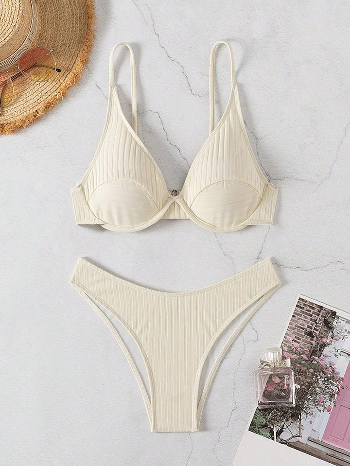 Dame triangel-bikini med elegant ribbestruktur Skovae