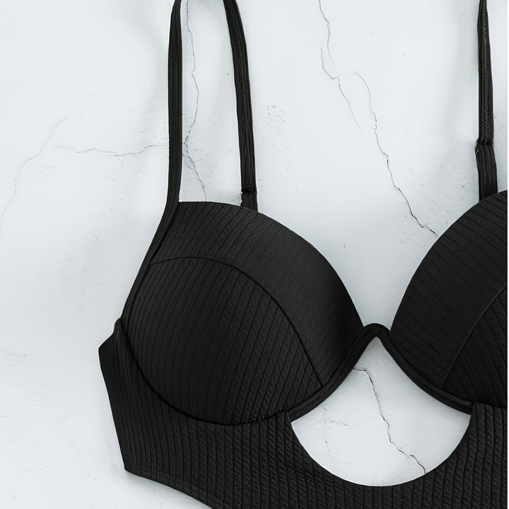 Dame én-delt badedragt med elegant cut-out-design og justerbare stropper Skovae