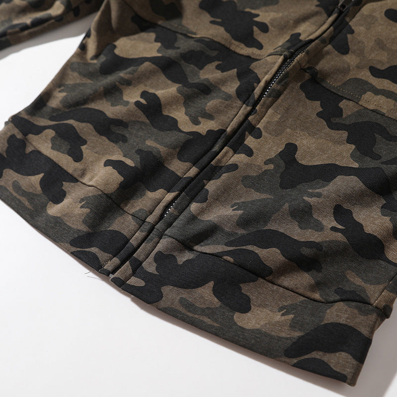 Dame cropped hoodie med trendy camouflage-design og praktisk lynlås Stilla